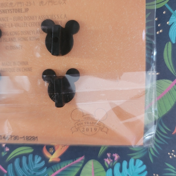 Timon & Pumbaa Pin Set - Picture 4 of 4